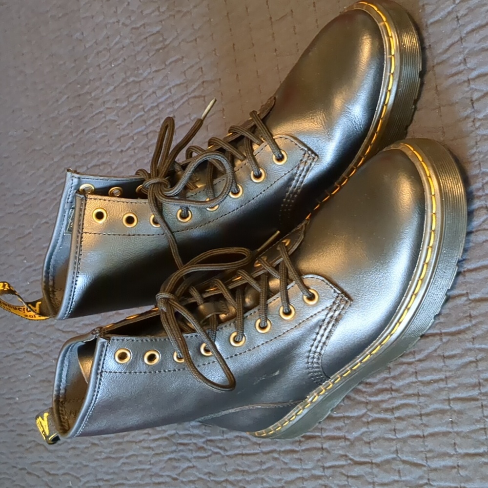 Dr. Martens Zavala Boots Sz. 8